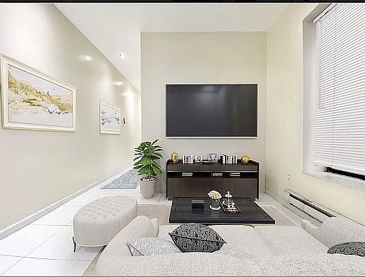 4th image of 101 W 106th St APT 2C