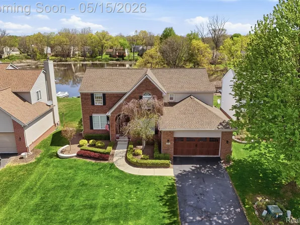 5480 Lancaster Ln, Commerce Township, MI 48382