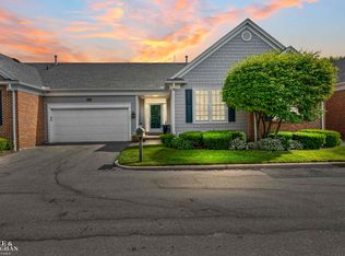 9005 Harbor Place Dr, Saint Clair Shores, MI 48080