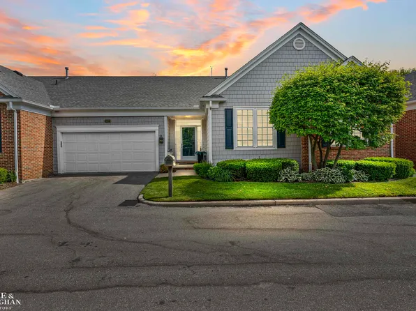 9005 Harbor Place Dr, Saint Clair Shores, MI 48080