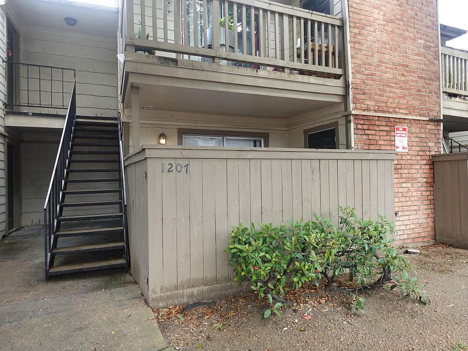 1st image of 6001 Reims Rd