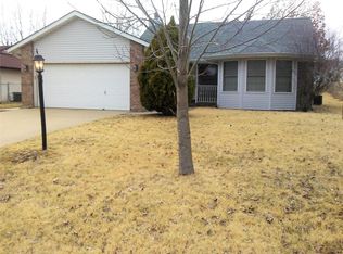 419 Chelsea Ct, Godfrey, IL 62035