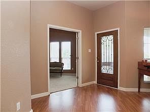 4th image of 406 Westbury Ln