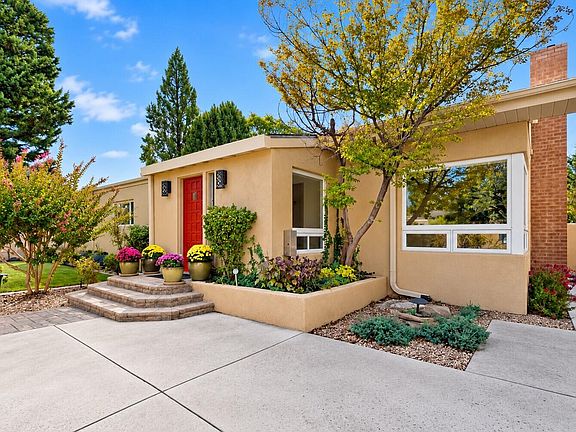 2nd image of 4462 Avenida Del Sol NE