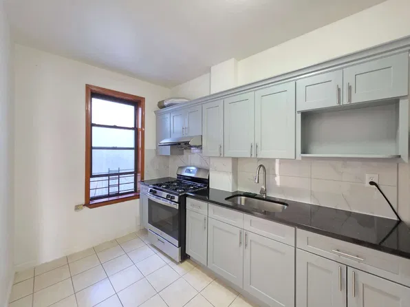 6752 5th Avenue image 1 of 14