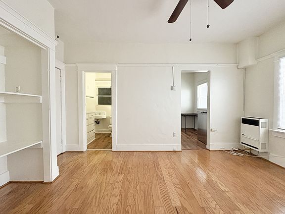 5th image of 959 E Broadway #10992002