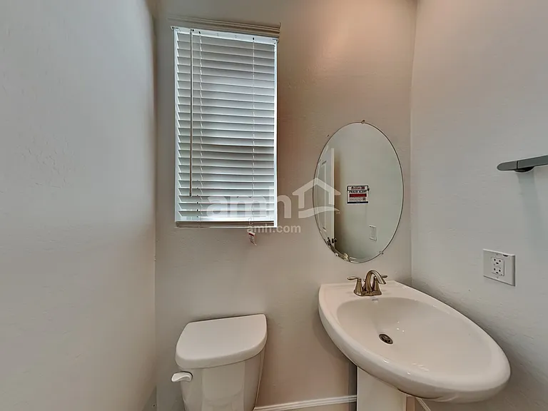 670 W Laredo Ave — Photo 6