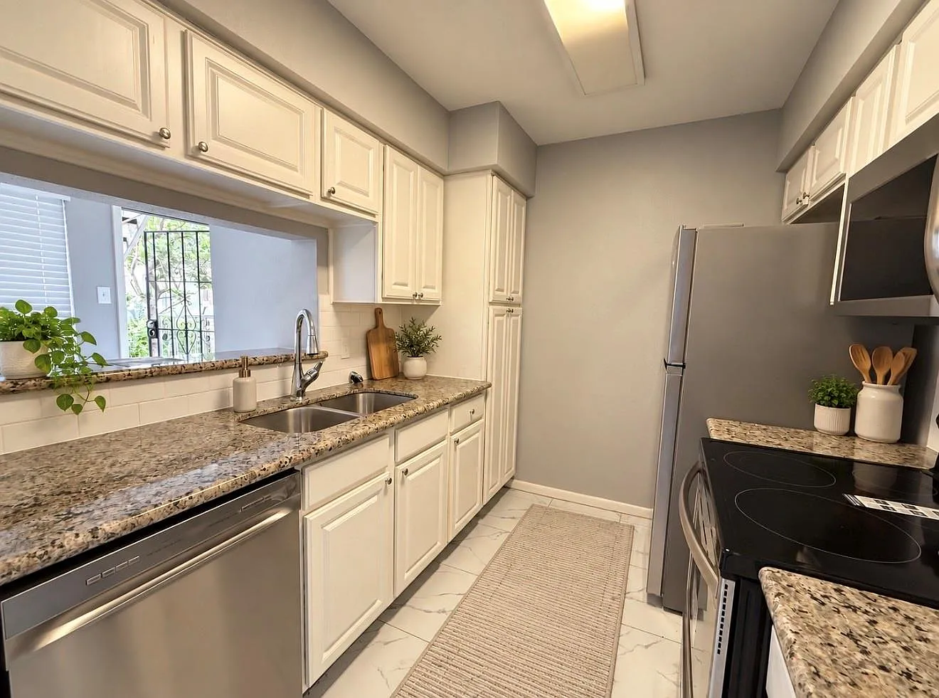 2 bed, 2.0 bath, 1149 sqft, $1,450 — Photo 2