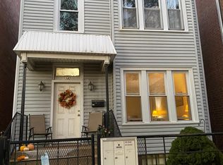 2342 W Roscoe St #1, Chicago, IL 60618