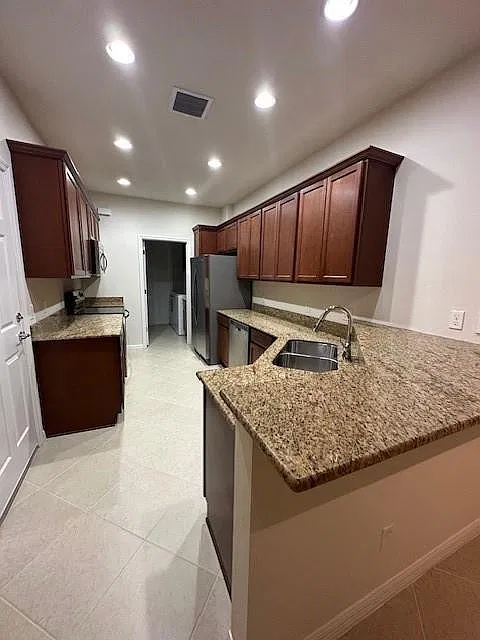 3 bed, 2.5 bath, 1533 sqft, $3,500 — Photo 3