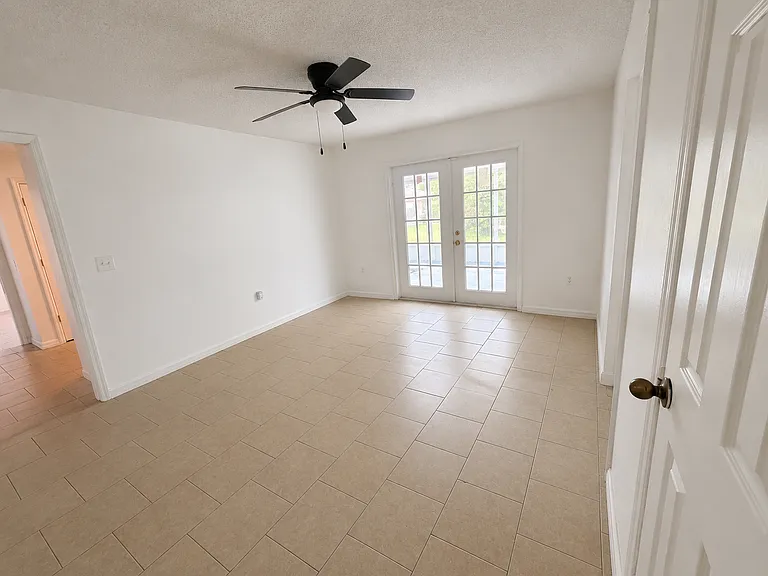 1304 E Ohio St — Photo 11