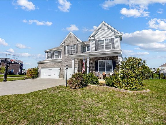 3rd image of 1560 Amberley Ct