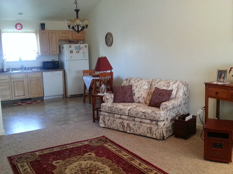 1103 E Main St — Photo 3