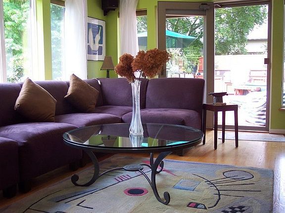 family area off open to kitchen