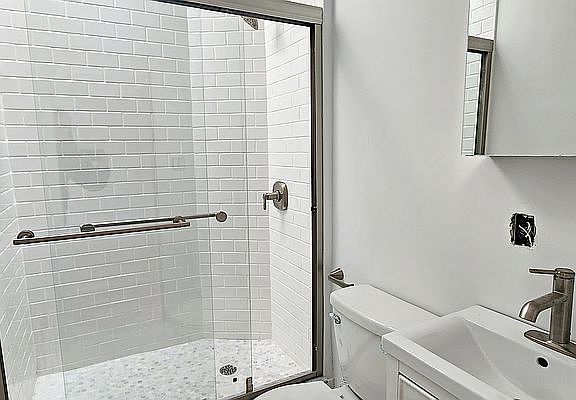 4th image of 709 Humboldt St #2B