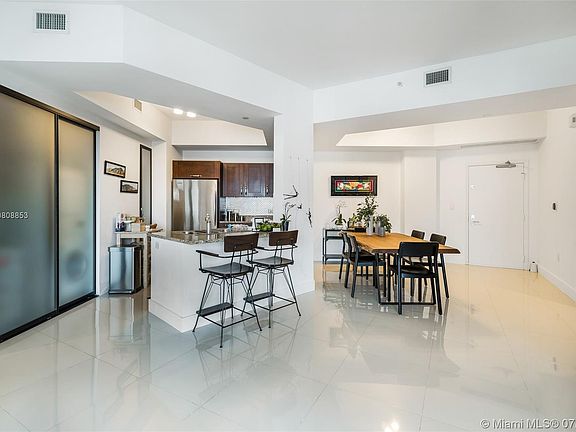 4th image of 19900 E Country Club Dr #Penthouse 16