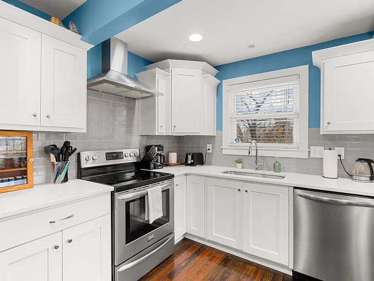 1308 Overton St — Photo 9