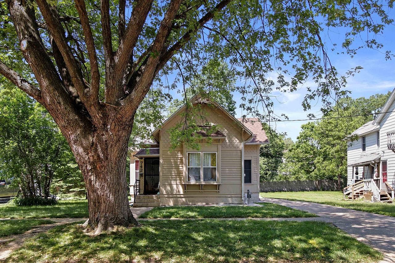 742 Oak Street, Beloit, WI 53511 Zillow