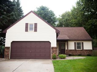 2402 Windview St SW, Wyoming, MI 49519