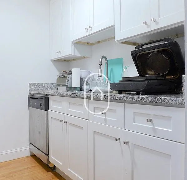 33 Cunard St #5 — Photo 13