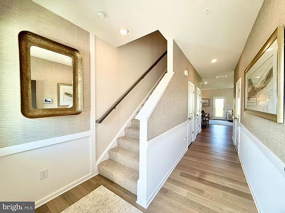 3rd image of 21476 Farmington Rd