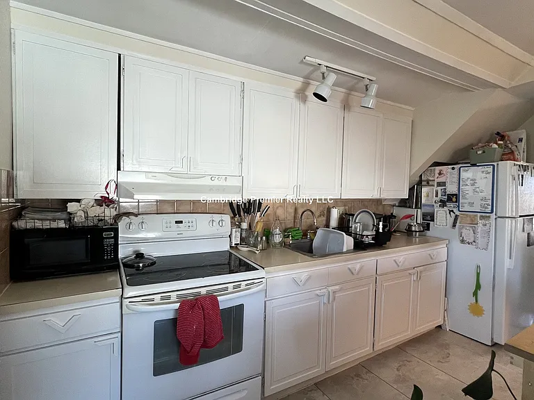 9 Cedar St #3 — Photo 6