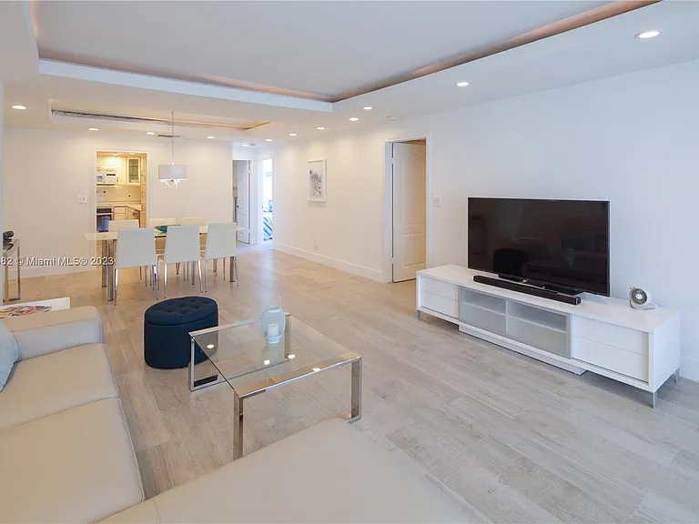 5005 Collins Ave #610 — Photo 7