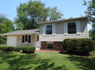 852 Grove Ln, Bolingbrook, IL 60440