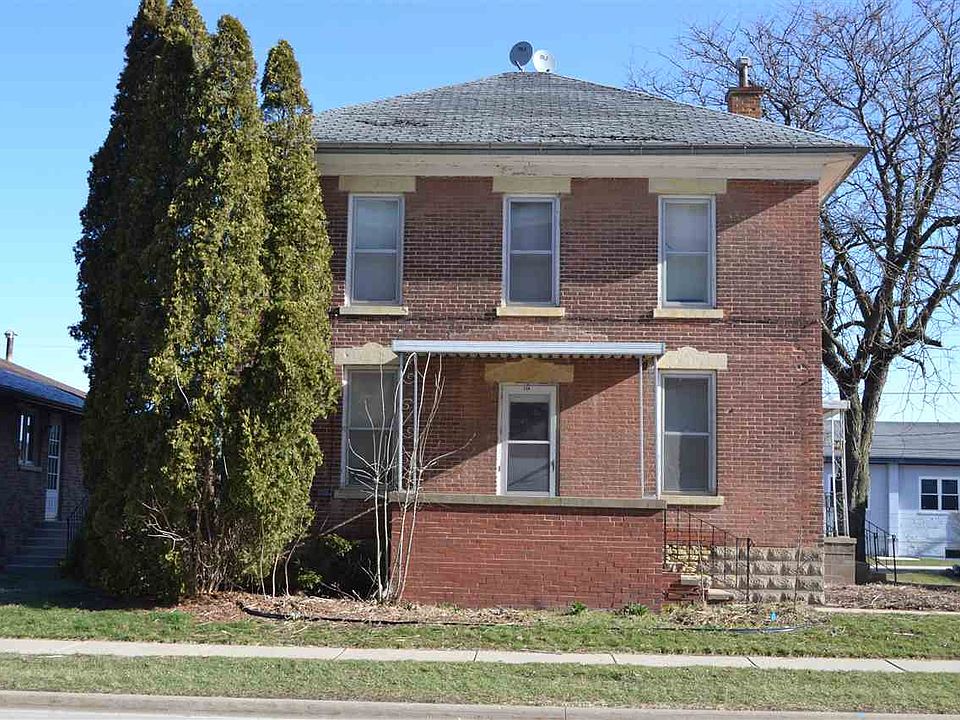 1st image of 214 1st Ave W