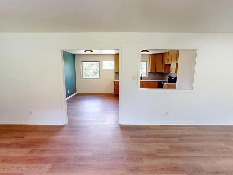 424 Bridge View Rd — Photo 3