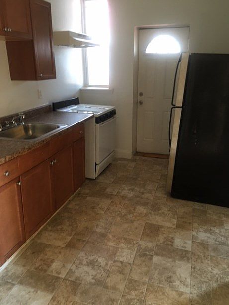 2nd image of 2309 Whittier Ave