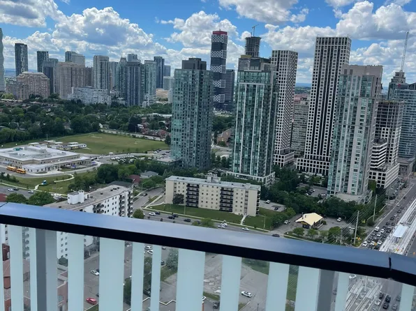 1 Fairview Rd E, Mississauga, ON