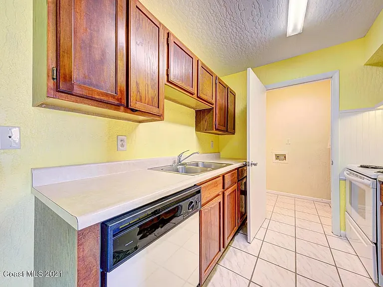 2130 Forest Knoll Dr NE #103 — Photo 3