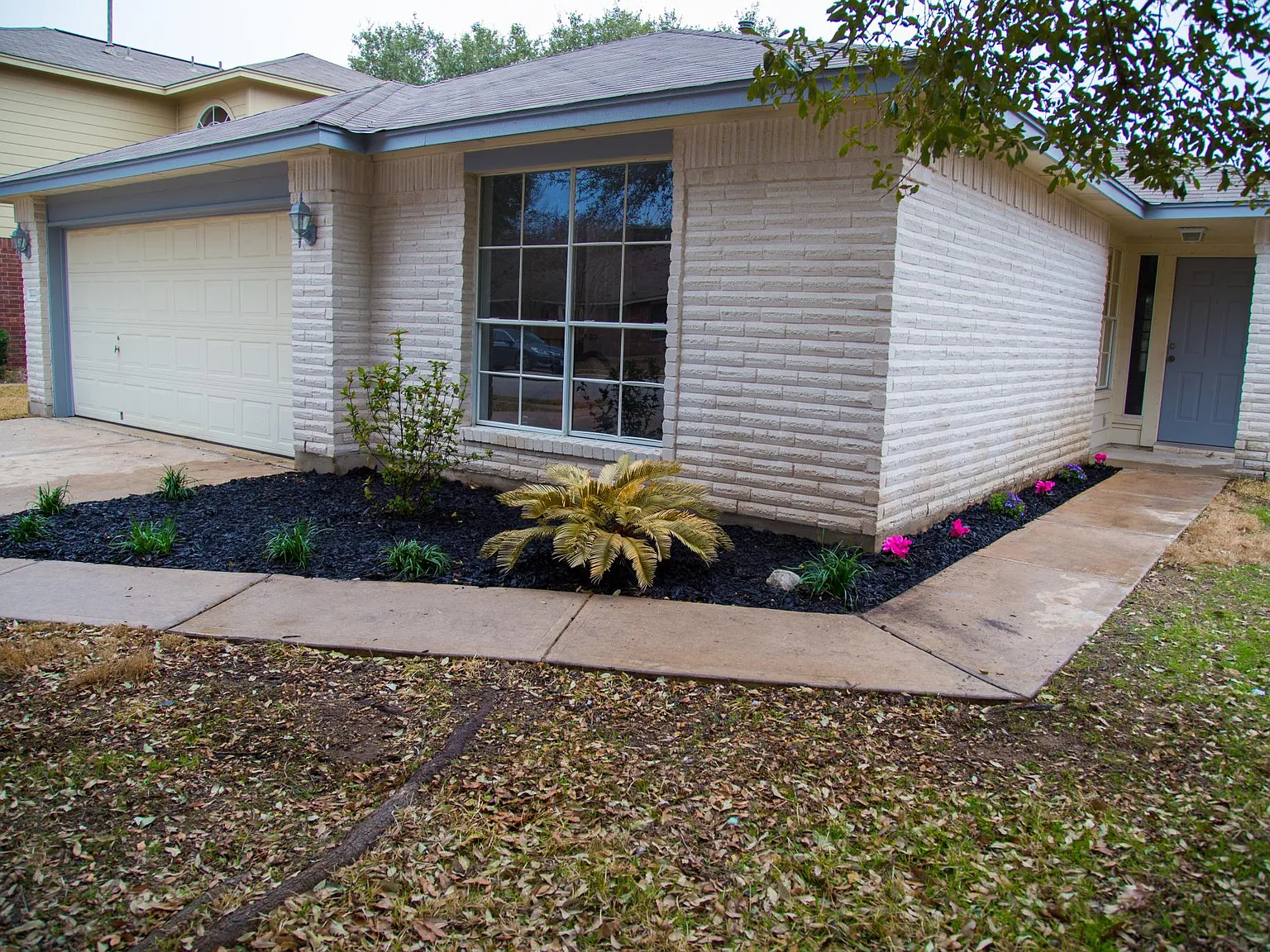 3 bed, 1462 sqft, $2,000 — Photo 2