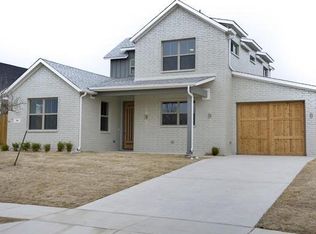 24 Heron Dr, Sanger, TX 76266