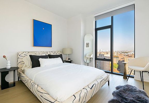 3rd image of 196 Willoughby St APT 11Q