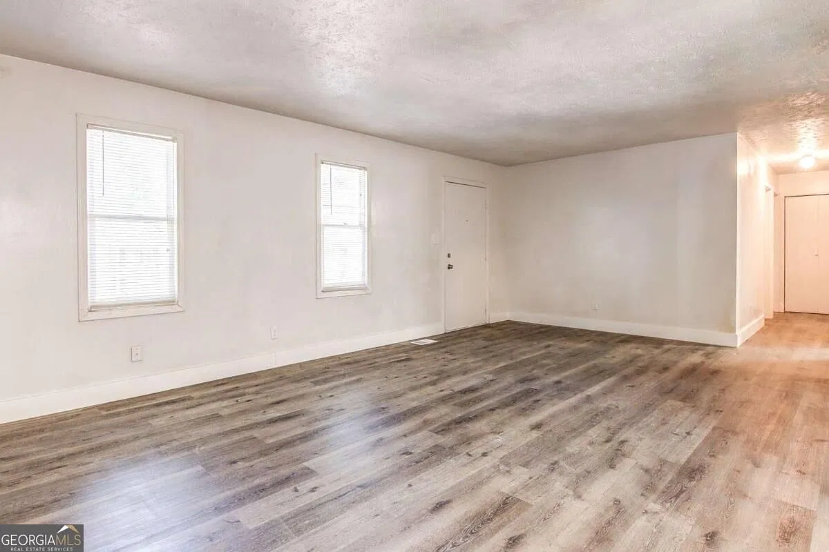 3 bed, 2.0 bath, 1204 sqft, $1,600 — Photo 4
