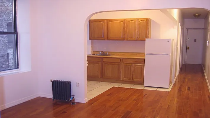 Rented by Park Property Advisors | media 8