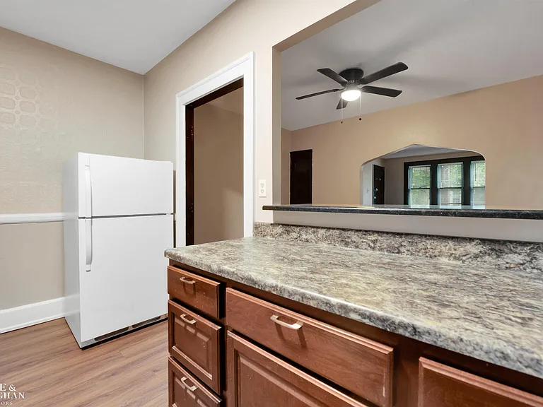815 Beaconsfield Ave #2N — Photo 8