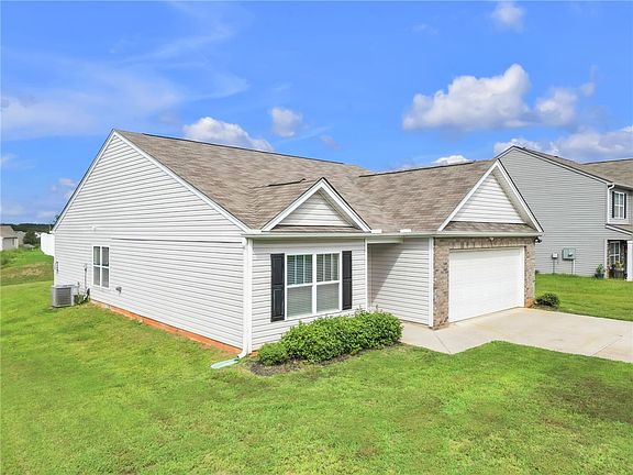 3rd image of 205 Hillendale Way