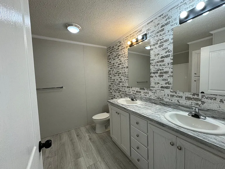Westbridge Manor — Photo 94