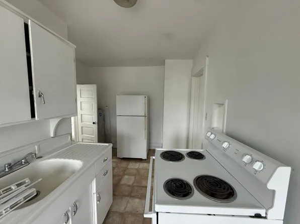 100 S College Ave APT 11, Muncie, IN 47303
