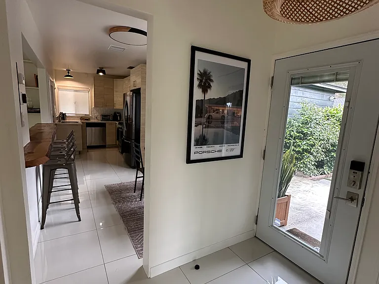 6752 Mulholland Dr — Photo 14