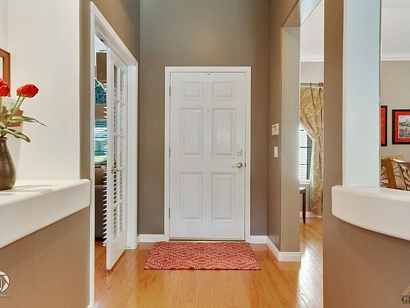 5th image of 10407 Attleboro Ave