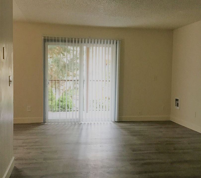 1st image of 13805 SE Stark St #9829422