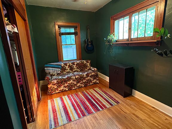2nd image of 1412 Taylor Ave W