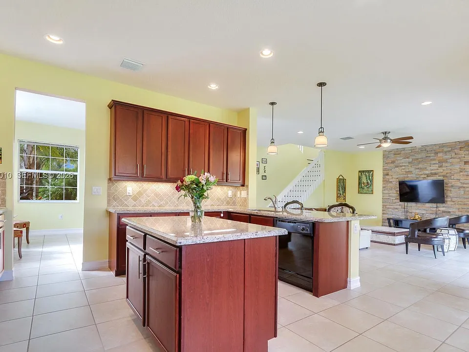 8185 Fiera Ridge Dr