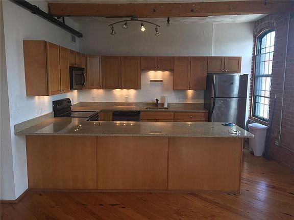 3rd image of 409 Pine St Unit 101