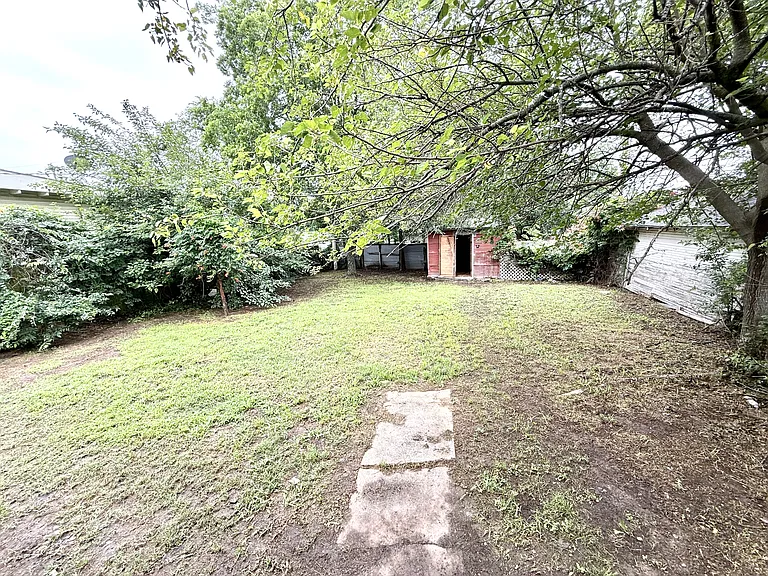1105 NW Burch St — Photo 26
