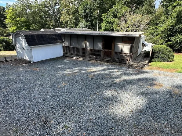 114 Pine St, New London, NC 28127